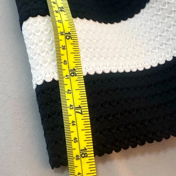 Express Black & White Striped A-Line Mini Skirt Sz M - Picture 3 of 3